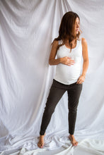 Cargar imagen en el visor de la galería, Jean Nativo | Jeans de maternidad