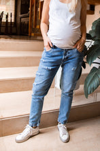 Cargar imagen en el visor de la galería, Jean Boyfriend Claro | Jeans de maternidad