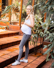 Cargar imagen en el visor de la galería, Jean Gris Galaxy | Jeans de maternidad