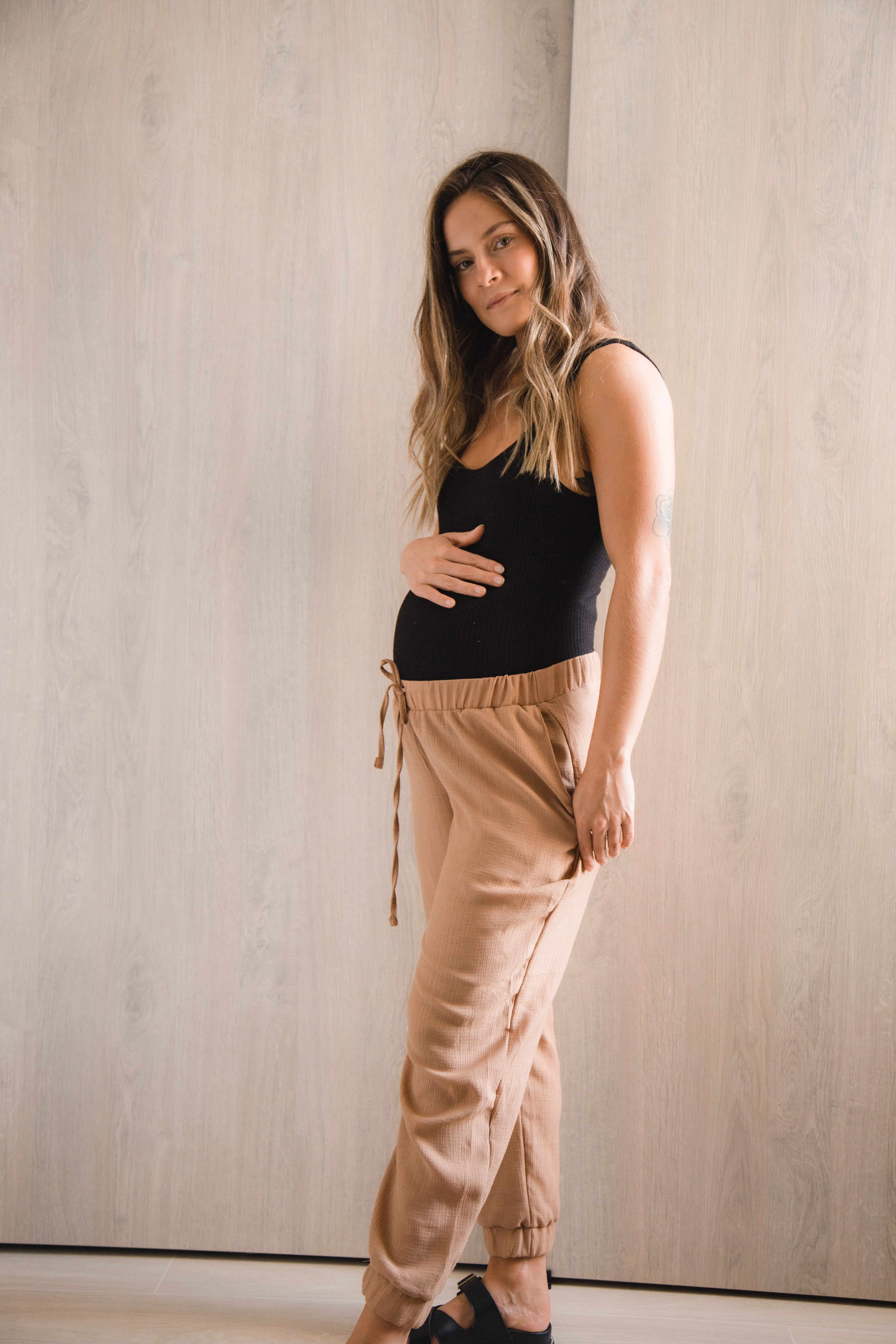 Jogger KOS Beige | Pantalones de maternidad