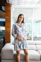 Cargar imagen en el visor de la galería, Pijama Ninfa Azul Flores Rosadas | Ropa de maternidad
